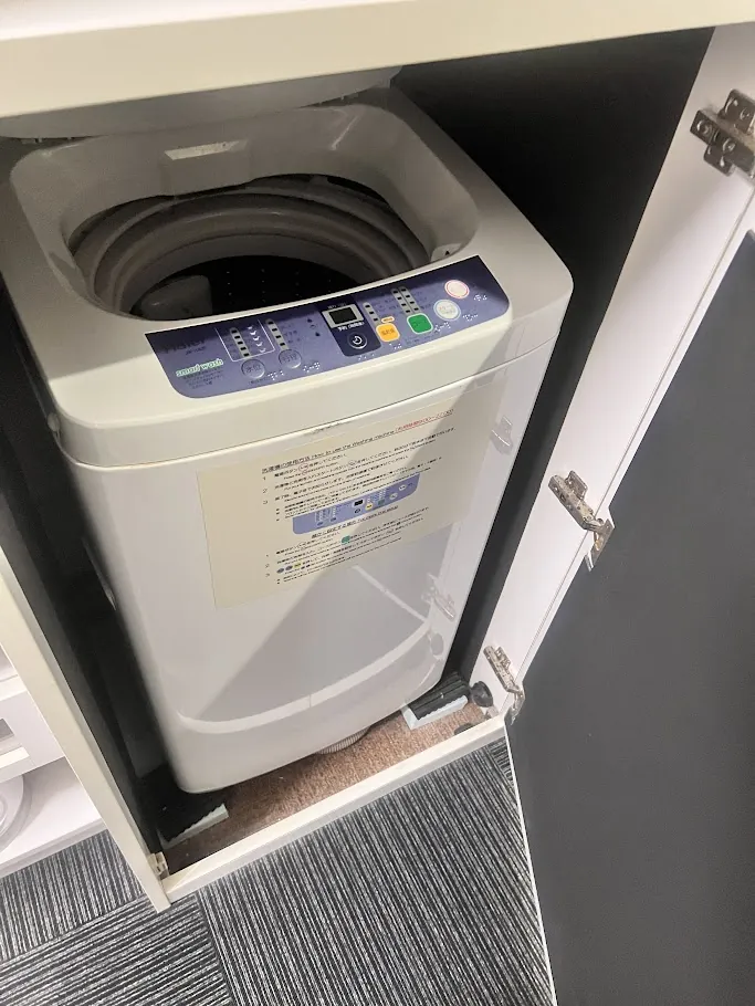 部屋にある洗濯機（Haier製）