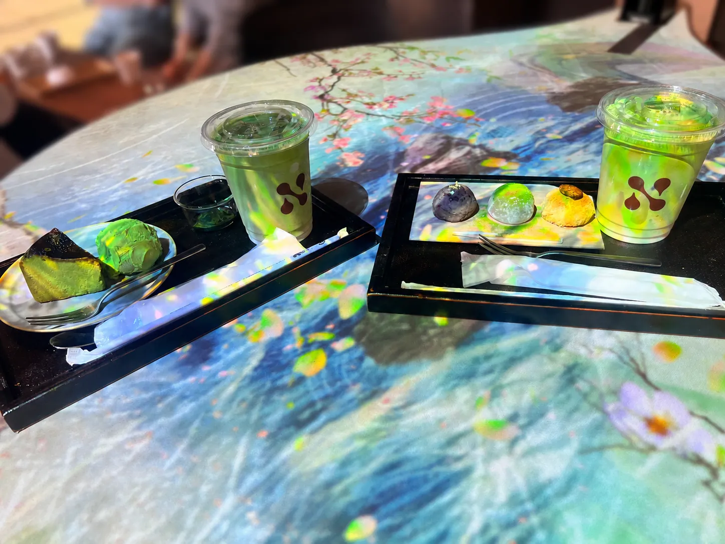 NIWAの抹茶と和菓子（光のテーブル）