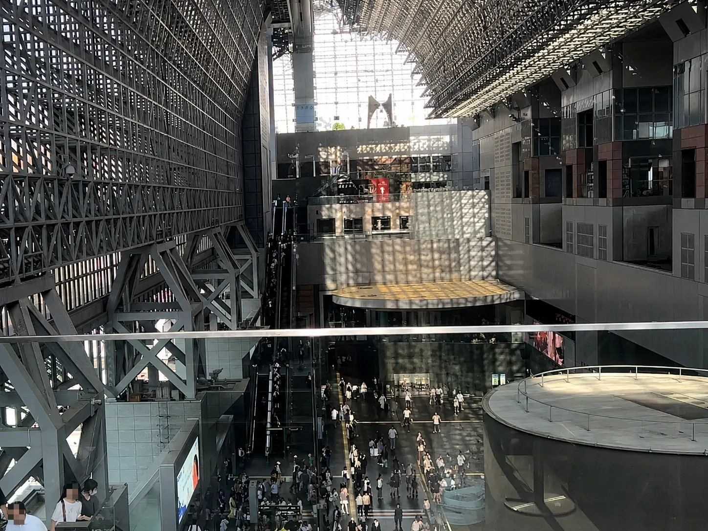京都駅ビルの大空間