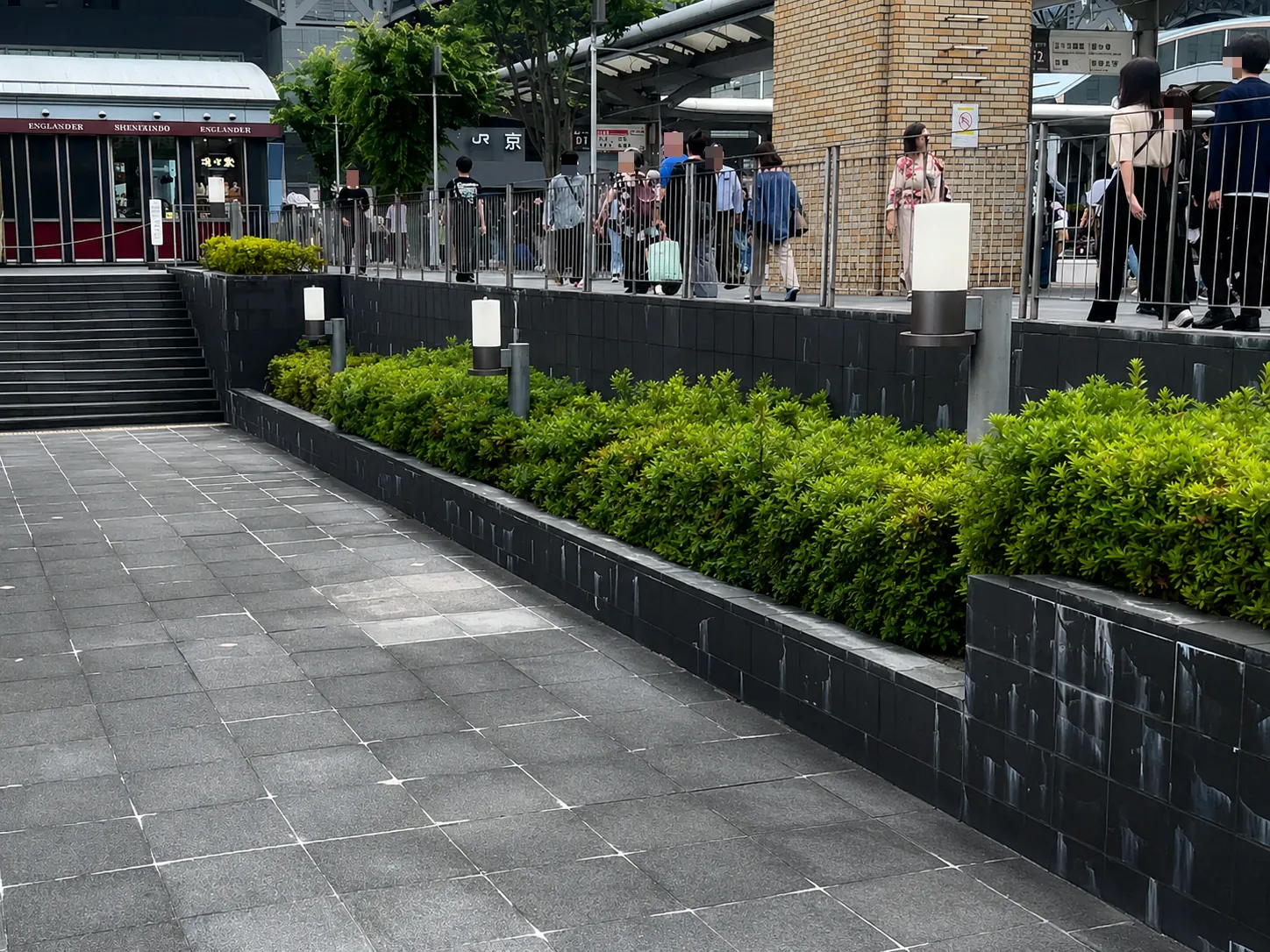 京都チケットセンター付近