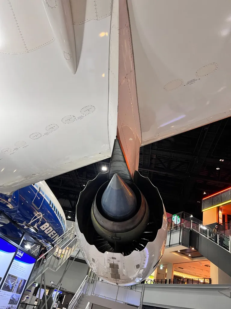 エンジン後ろからの排気口