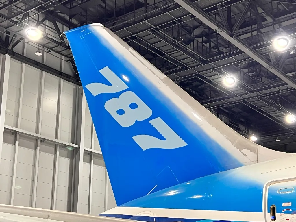 大迫力のB787の垂直尾翼