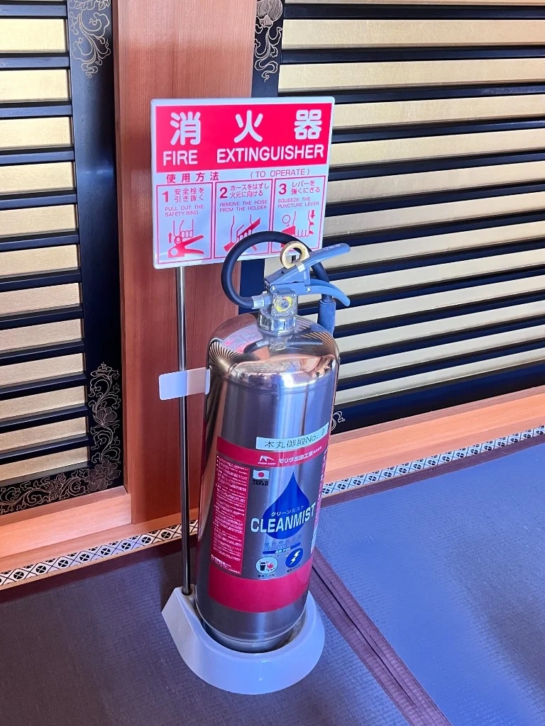 巨大な文化財用消火器